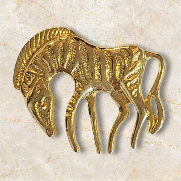 Vintage Textured Inlay Gold Zebra Brooch Pin Estate - Picture 1 of 7